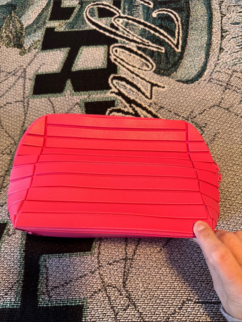 Parallelle Medium Carry-On Traveller Vibrant Hot Pink Zip Cosmetic Pouch - Picture 3 of 7
